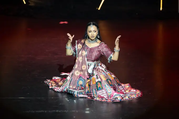Circle of dancers in red and white skirts, Durban season