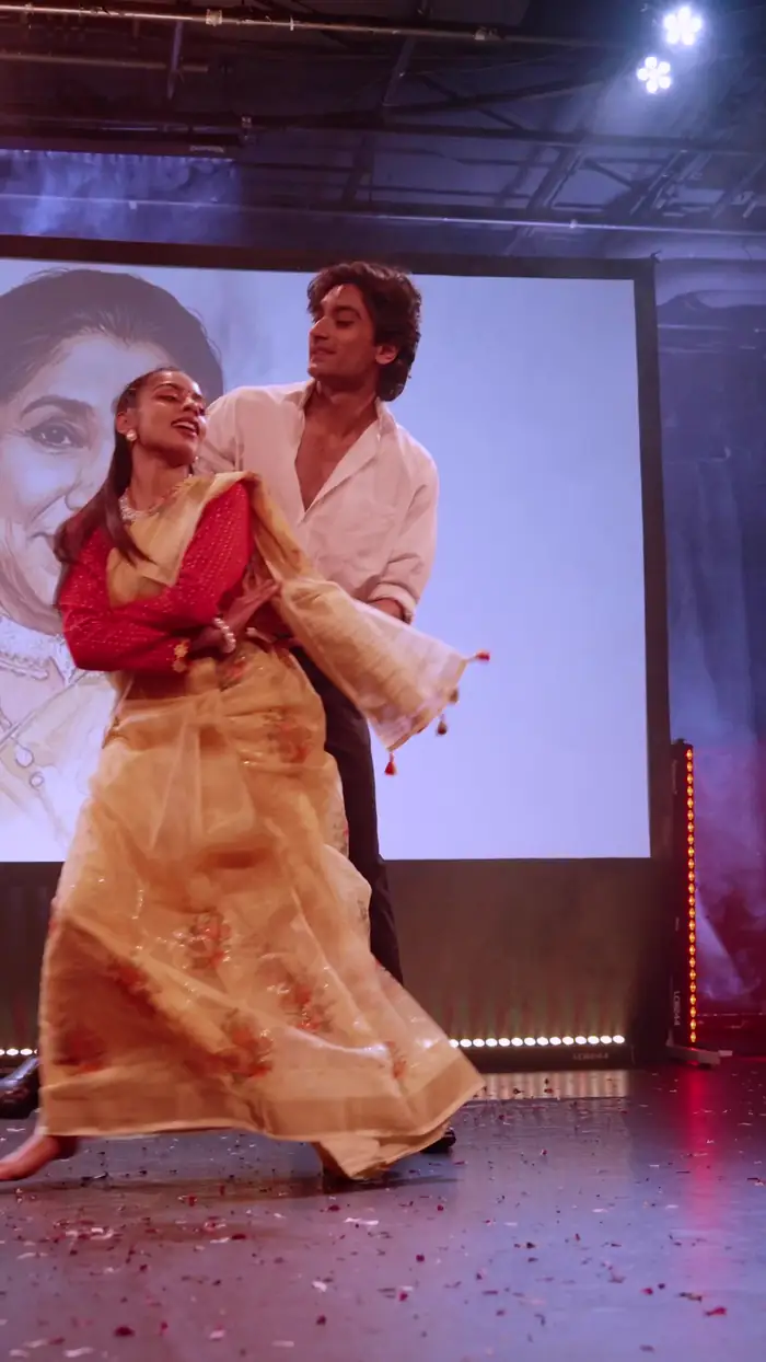 Still from the Dil Se Bollywood highlight reel